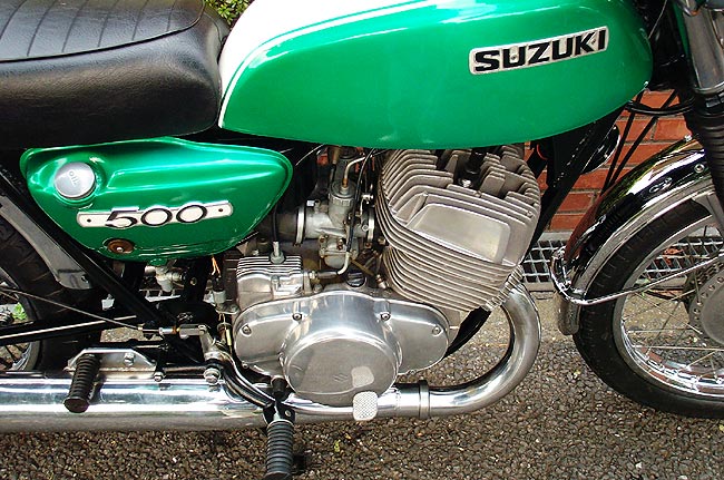 SUZUKI T500