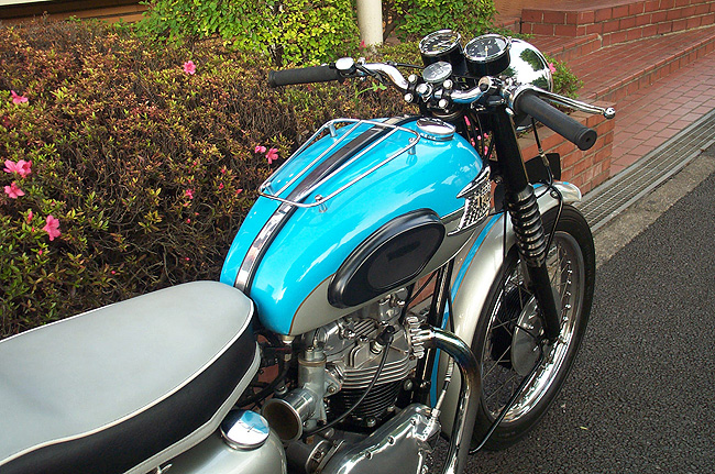 Triumph s120Rkʑ́^650lBonneville