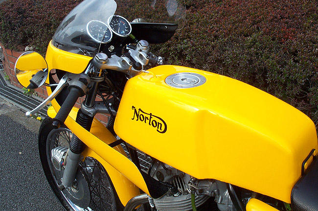 Norton 850 T.T.Racer Replica