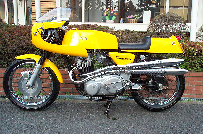 Norton 850 T.T.Racer Replica