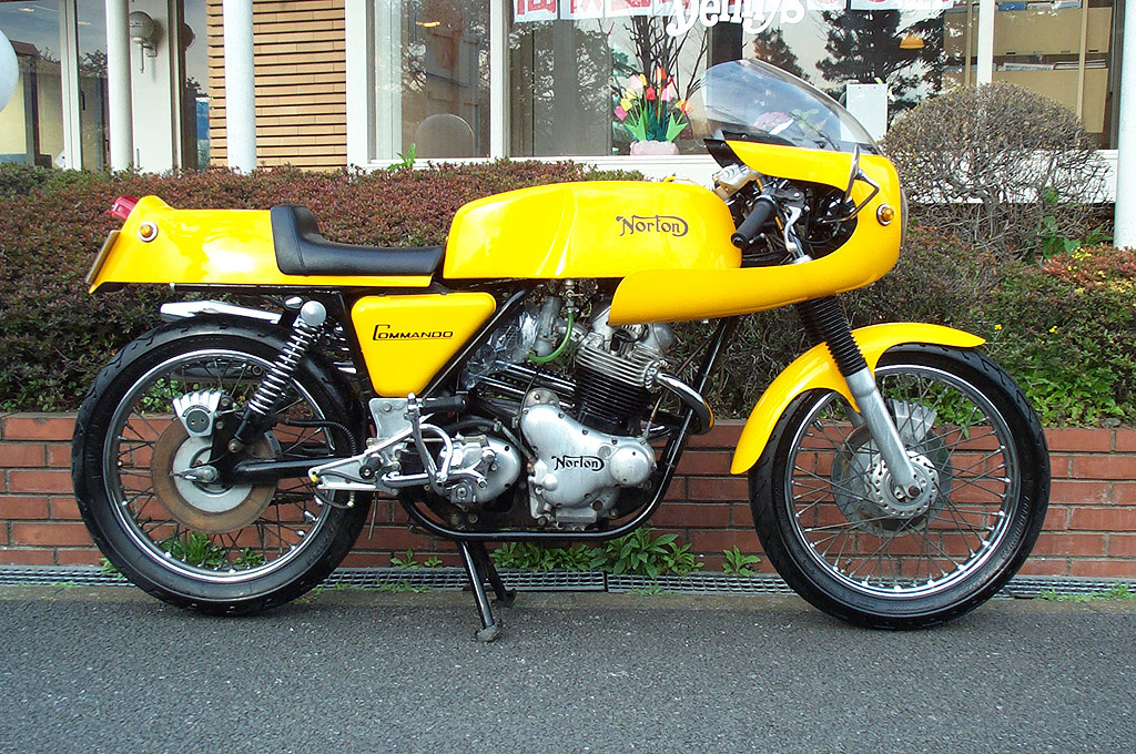 Norton 850 T.T.Racer Replica