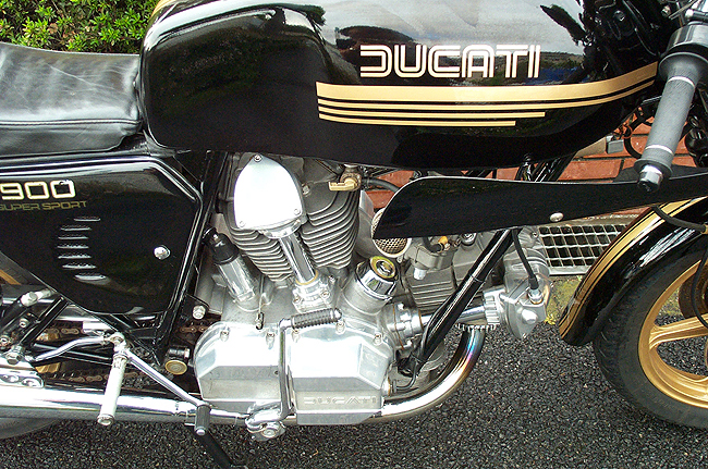 Ducati 900SS Desmok80N/{l