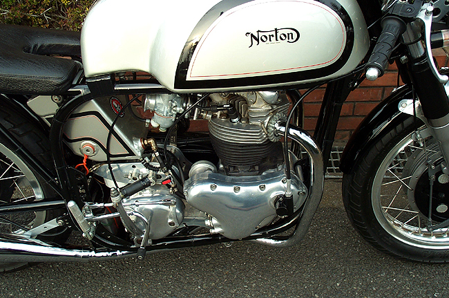 Norton 750 Custom Cafe-Racer 