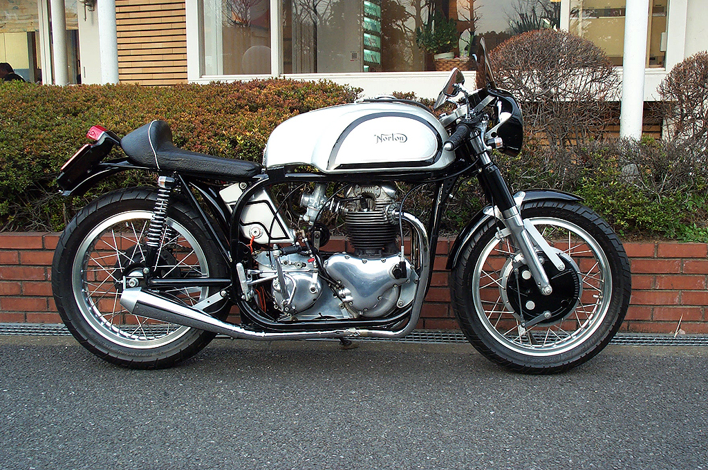 Norton 750 Custom Cafe-Racer