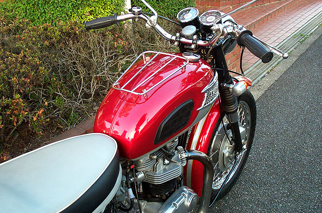 Triumph  sR-6k650lTrophy