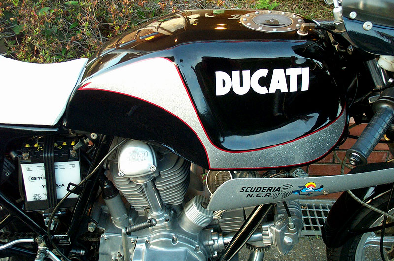 Ducati 900 Desmo Custom.