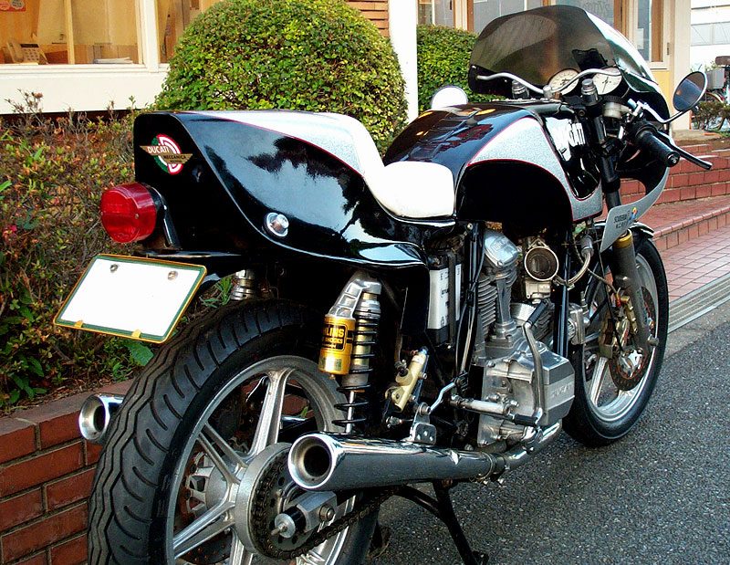 Ducati 900 Desmo Custom.