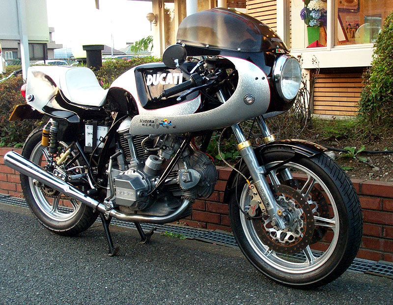 Ducati 900 Desmo Custom.