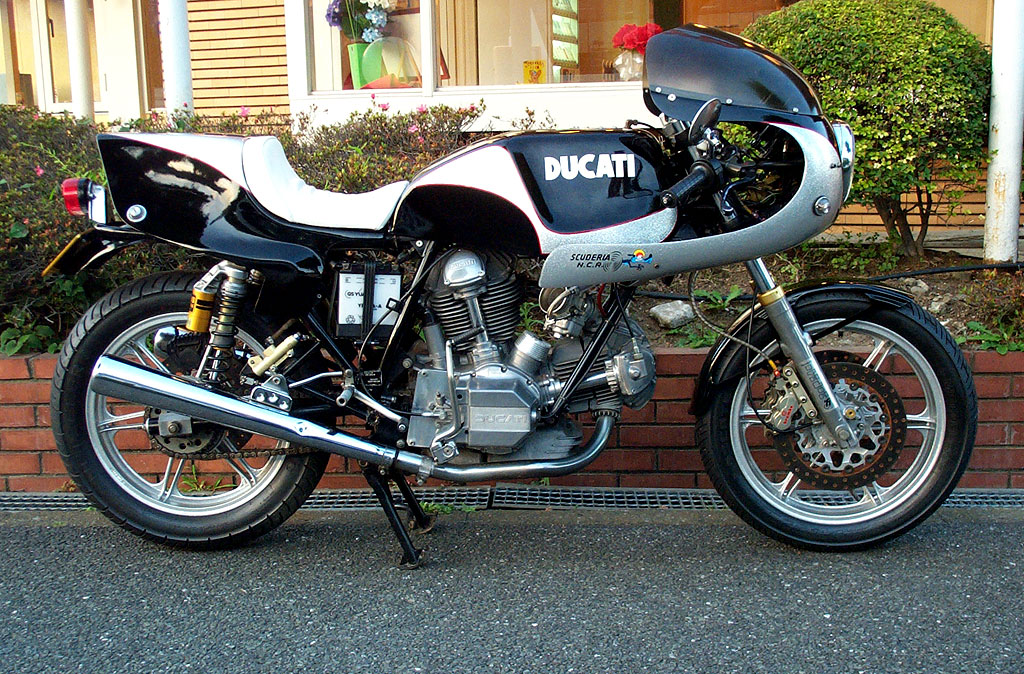 Ducati 900 Desmo Custom.