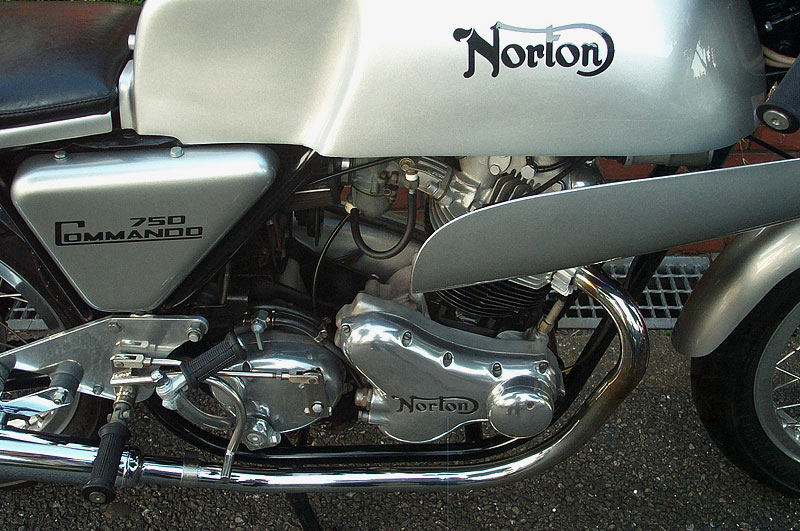 Norton 750 Commando-Racer