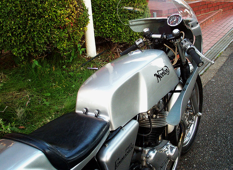 Norton 750 Commando-Racer