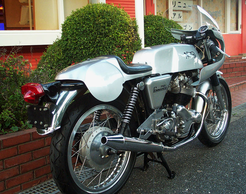 Norton 750 Commando-Racer