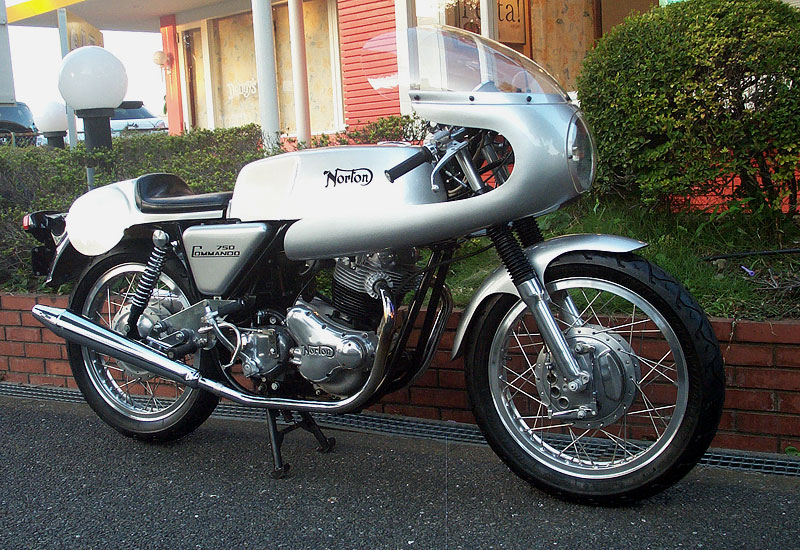 Norton 750 Commando-Racer