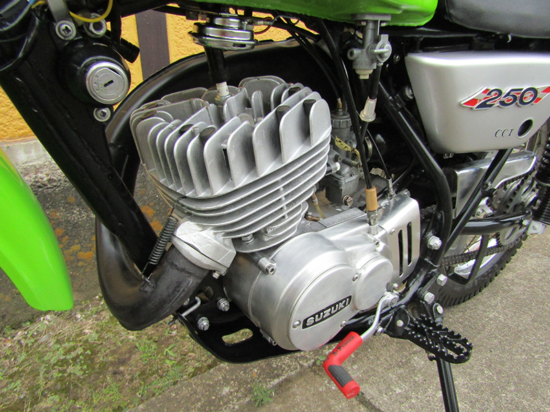 SUZUKI �n�X���[�R�kTS250�l