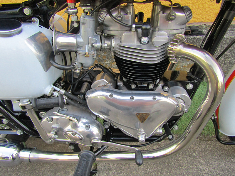 Triumph T120R�k650�lFirst Bonneville