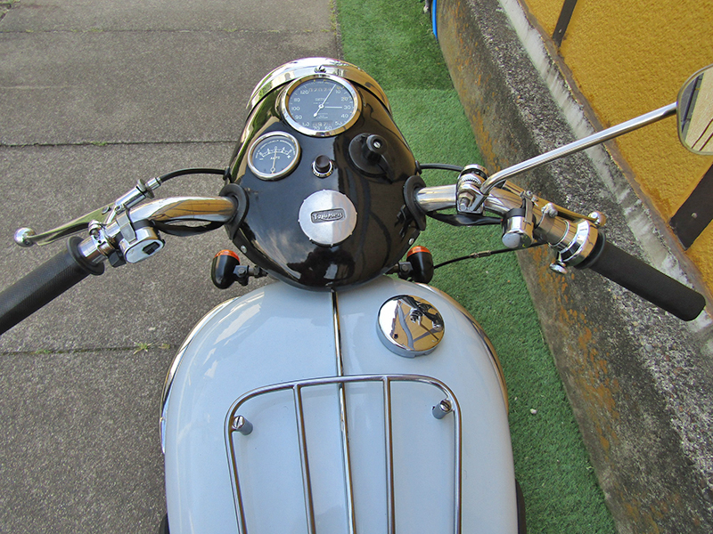 Triumph T120R�k650�lFirst Bonneville