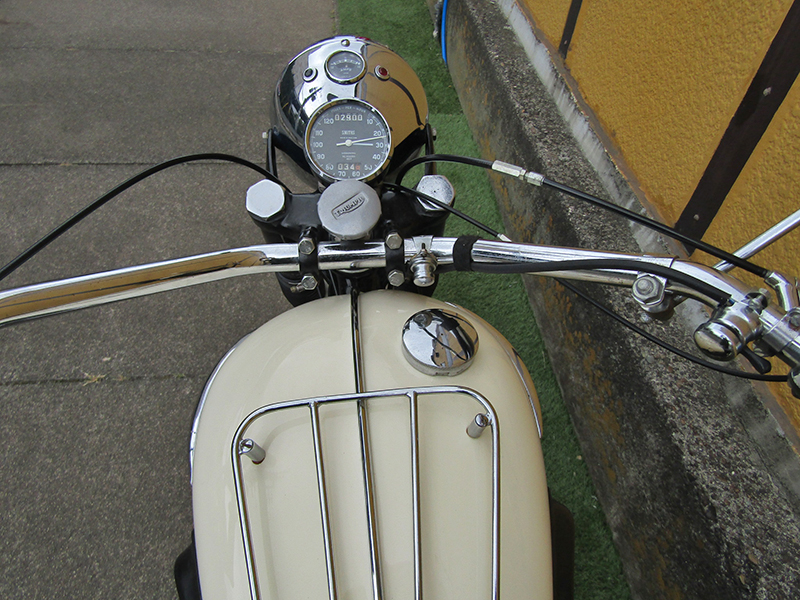 Triumph�@�s�q-�U�k650�l