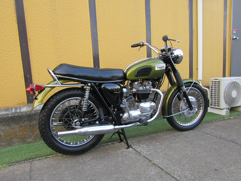 Triumph�@�s�q-�U�k650�lTrophy