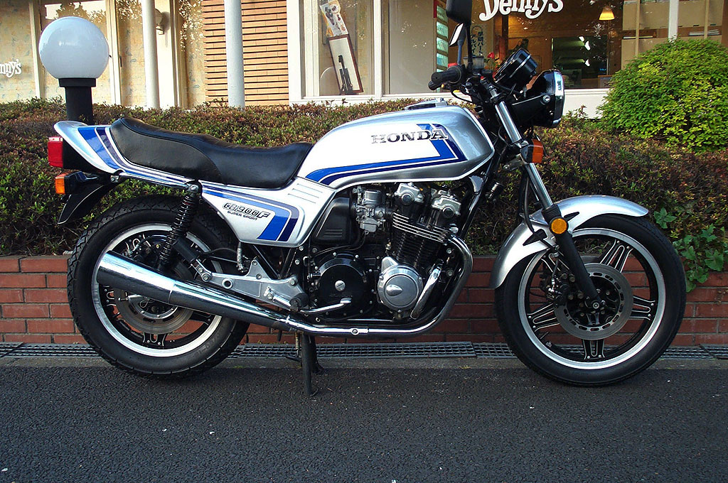 CB900F