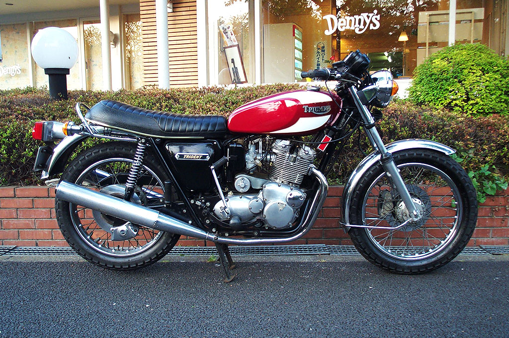 Triumph s150Vk750lTrident